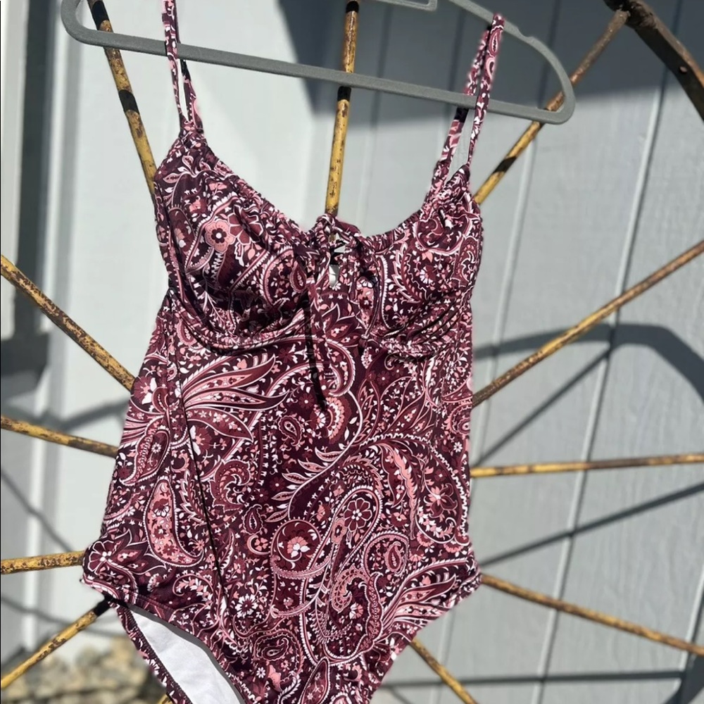 Kona Sol womens one piece floral/filigree one piece swimsuit size large